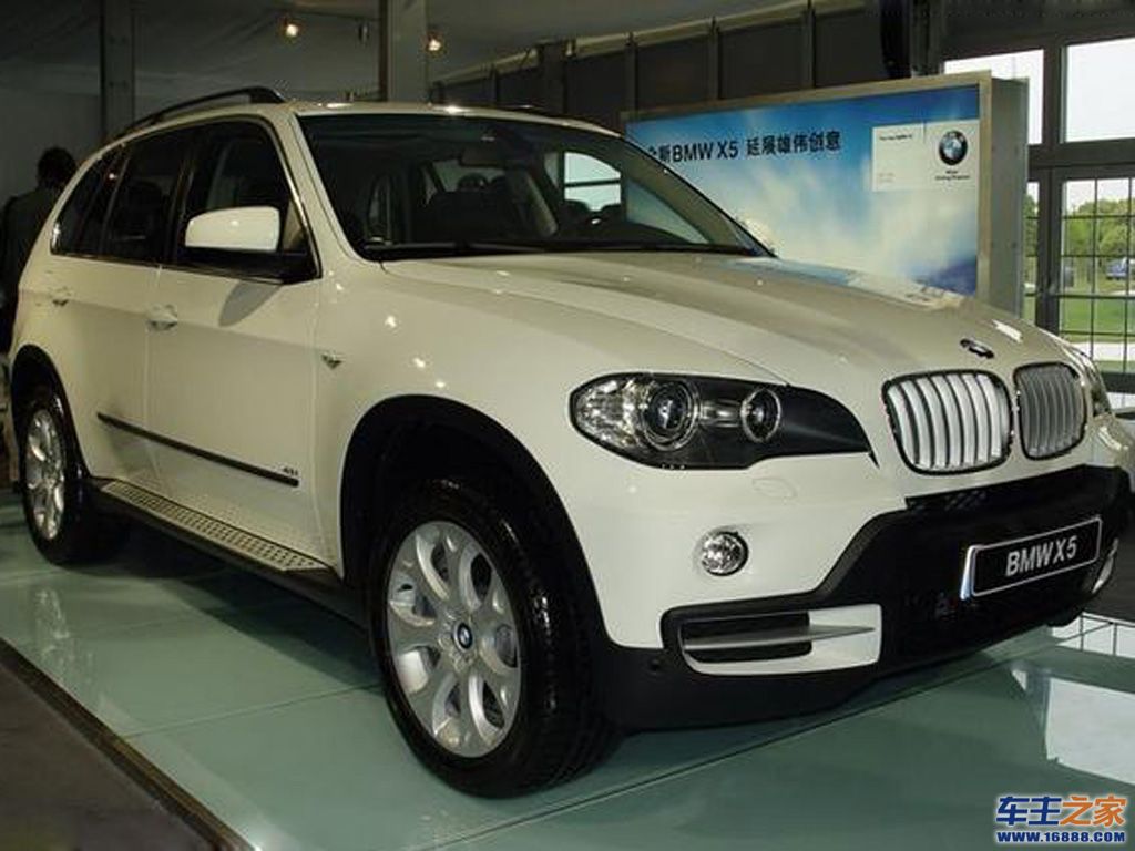 宝马X5(进口)白色 宝马X5右前45