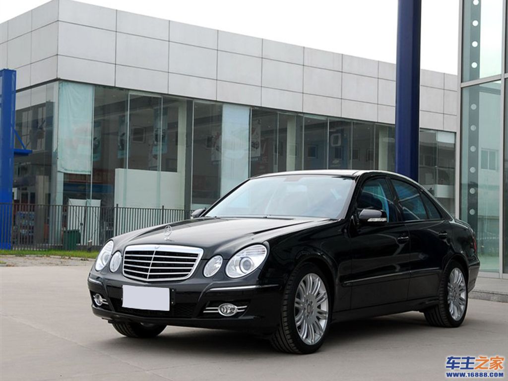 黑色 奔驰e级右后45