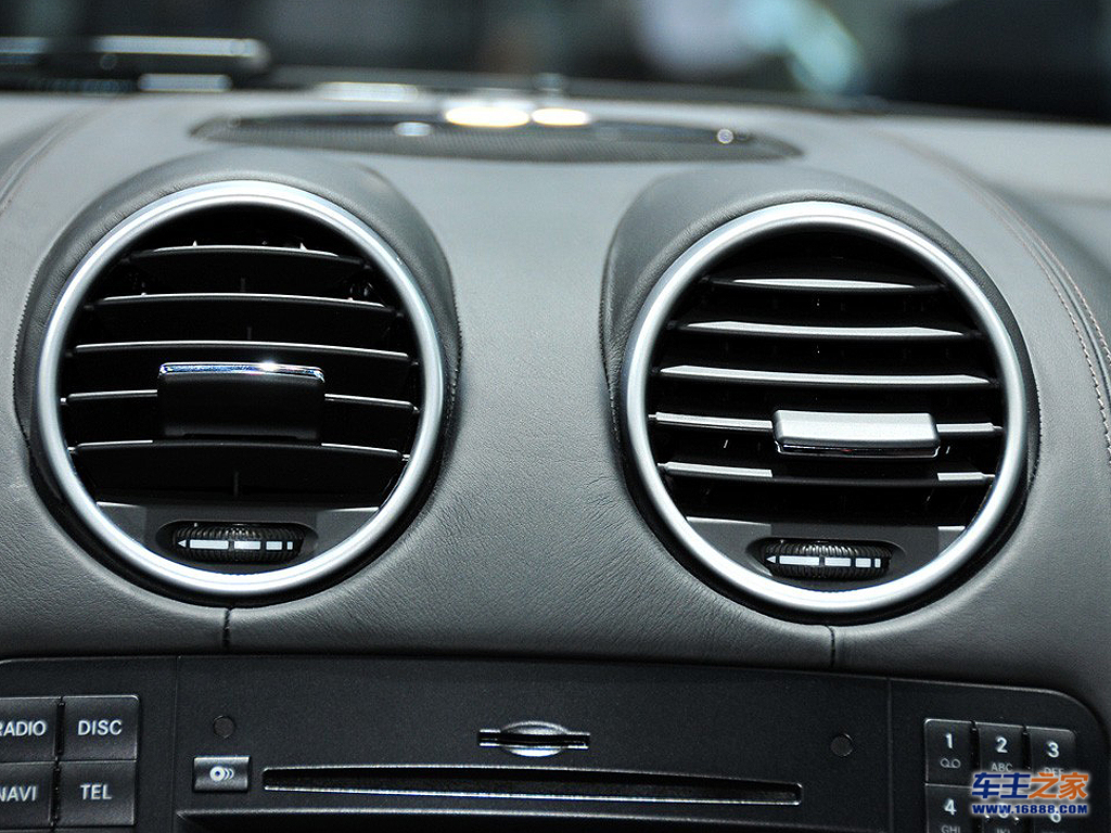 奔驰gl级前排空调出风口
