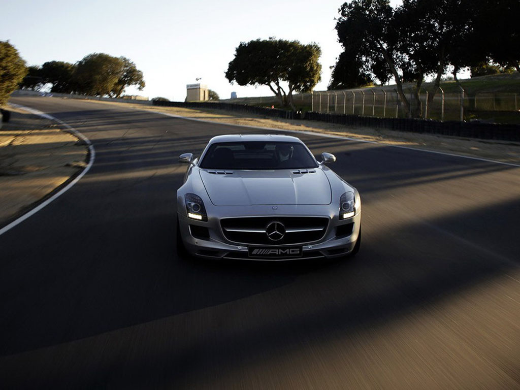 奔驰sls车身外形