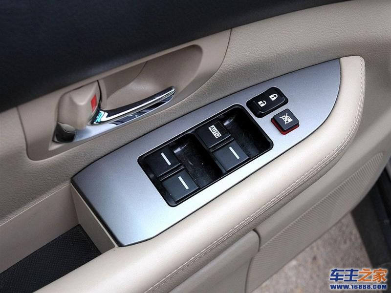 比亚迪S6比亚迪S6左前门车窗调节按钮