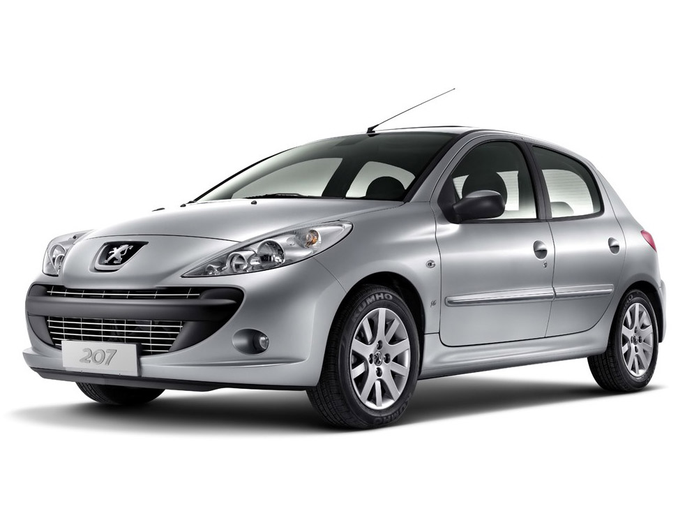 银色标致207车身左前侧