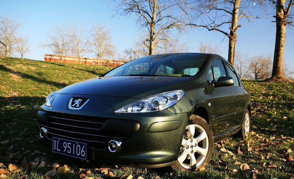 黑色标致307壁纸