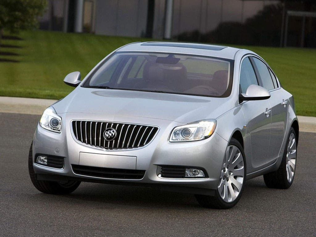 银色海外君威车身左前