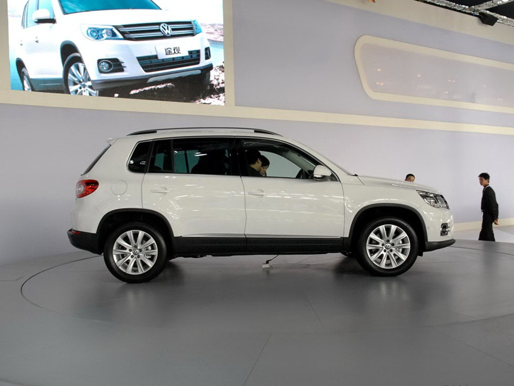 途观白色tiguan右侧正视