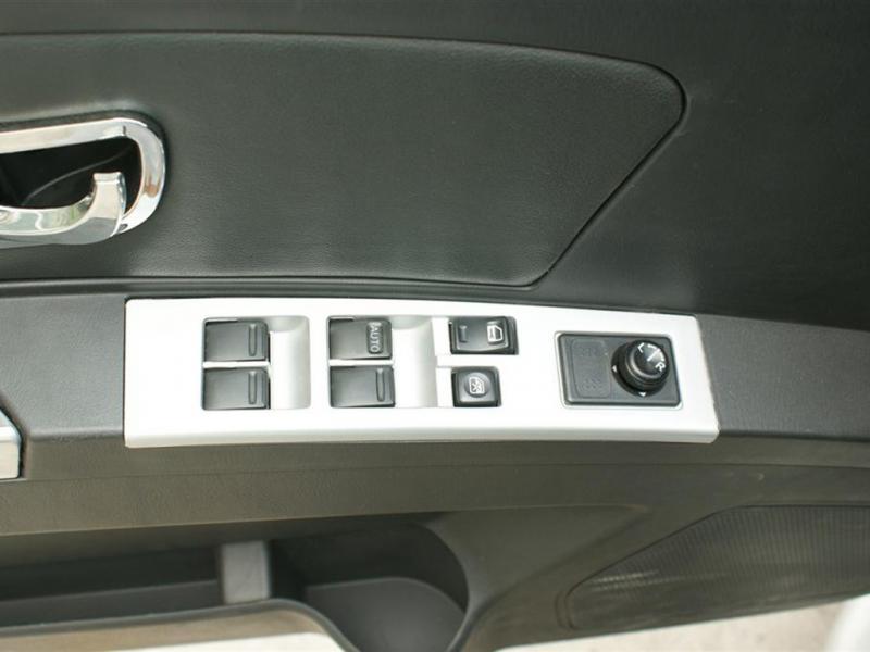 奥丁灰色07款 2.5手动两驱豪华车门控制台整体俯视
