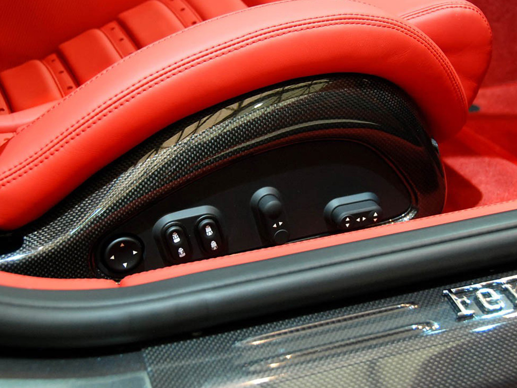 法拉利599红色06款 Fiorano座椅调节器