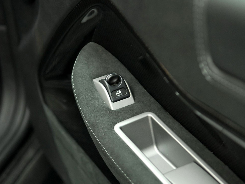 法拉利5992009款 艺术典藏跑车车门内侧控制器