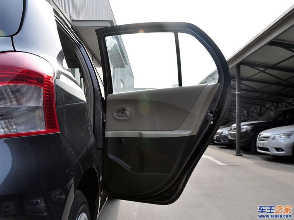 雅力士右后门内饰