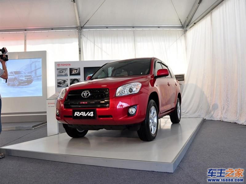 RAV4荣放红色 丰田RAV4