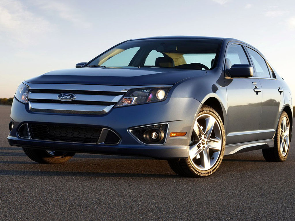 银色福特fusion左侧45度