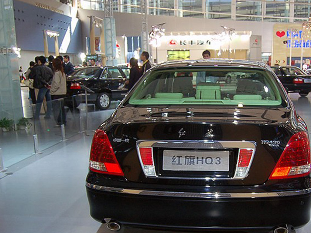 黑色红旗盛世 09款 4.3l 精英型后脸