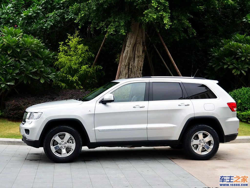 大切诺基(进口)白色 进口大切诺基