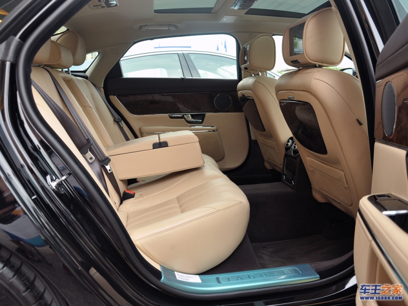 捷豹xj后排空间