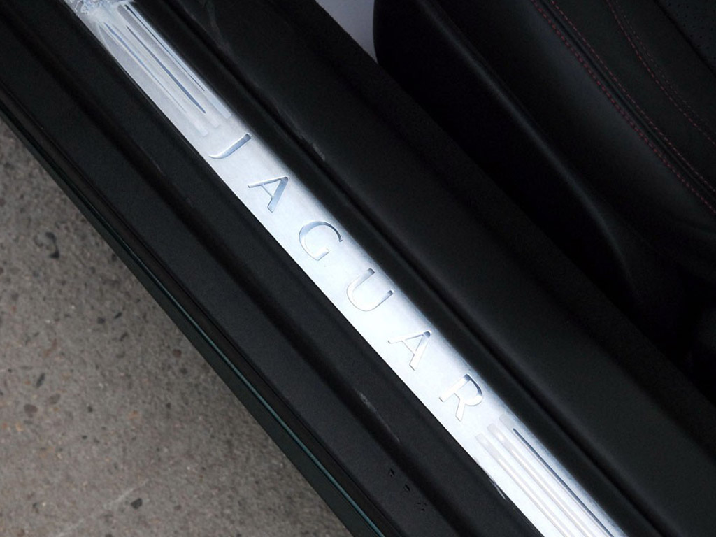 银色捷豹xk门槛条