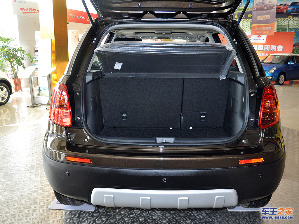 天语sx4后备箱