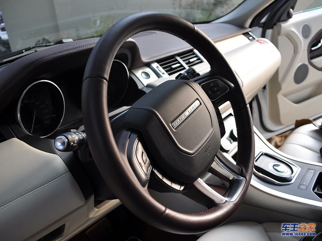 汽车图库 路虎 路虎 揽胜极光(进口)(257/463) 内饰 方向盘 参考成交