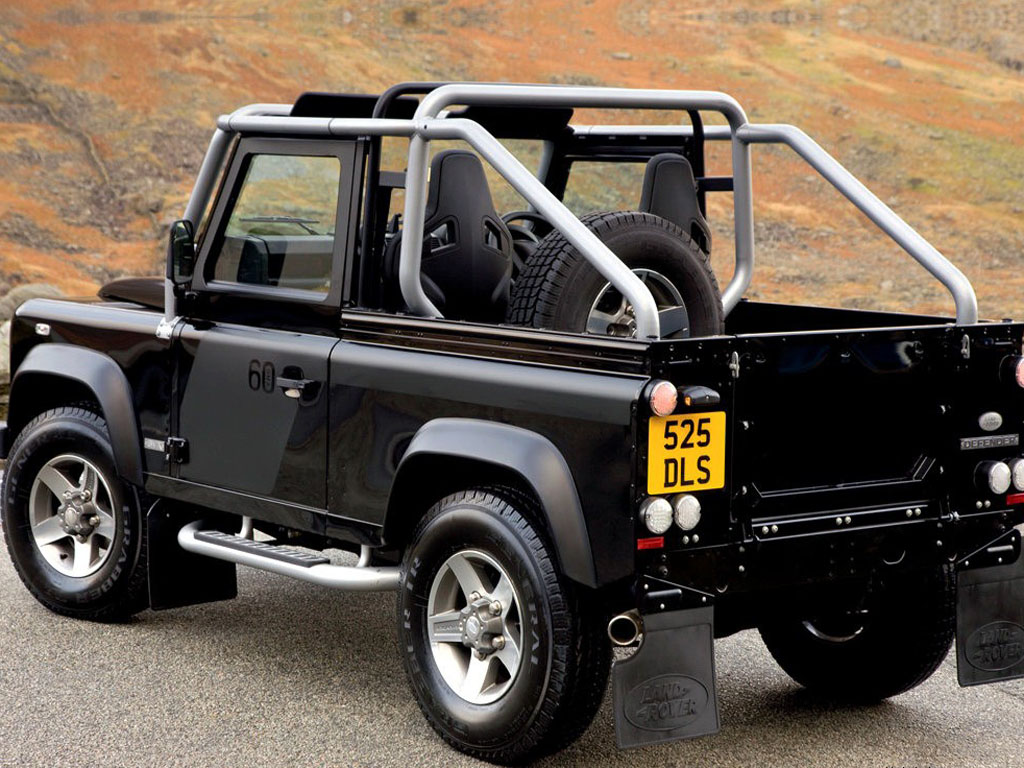 汽车图库 路虎 路虎(进口) 卫士(37/139) 外观 黑色卫士左后45度 参考