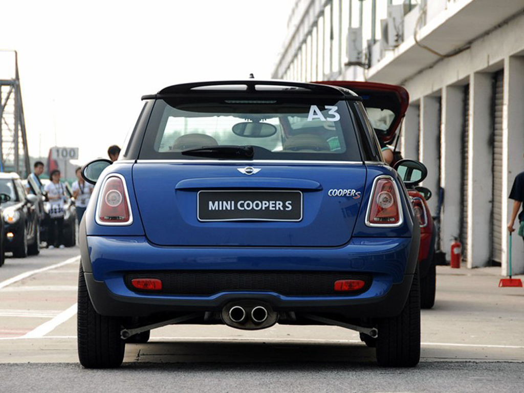 MINI蓝色MINI 07款 Cooper S后脸