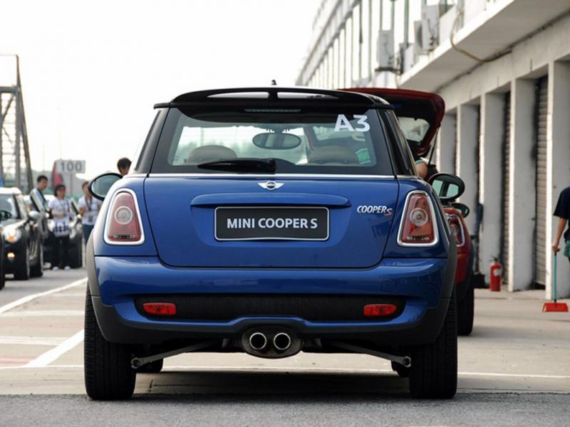 MINI蓝色MINI 07款 Cooper S后脸