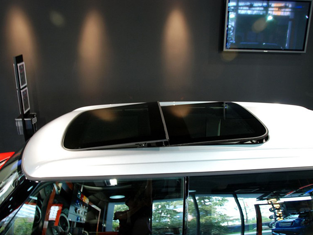 红色mini clubman 08款 clubman s天窗