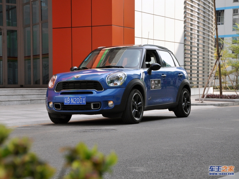 MINI COUNTRYMAN左前45