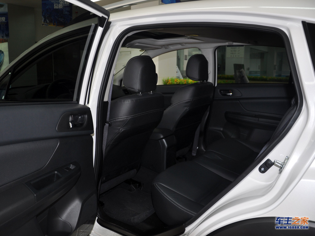 斯巴鲁xv后排空间