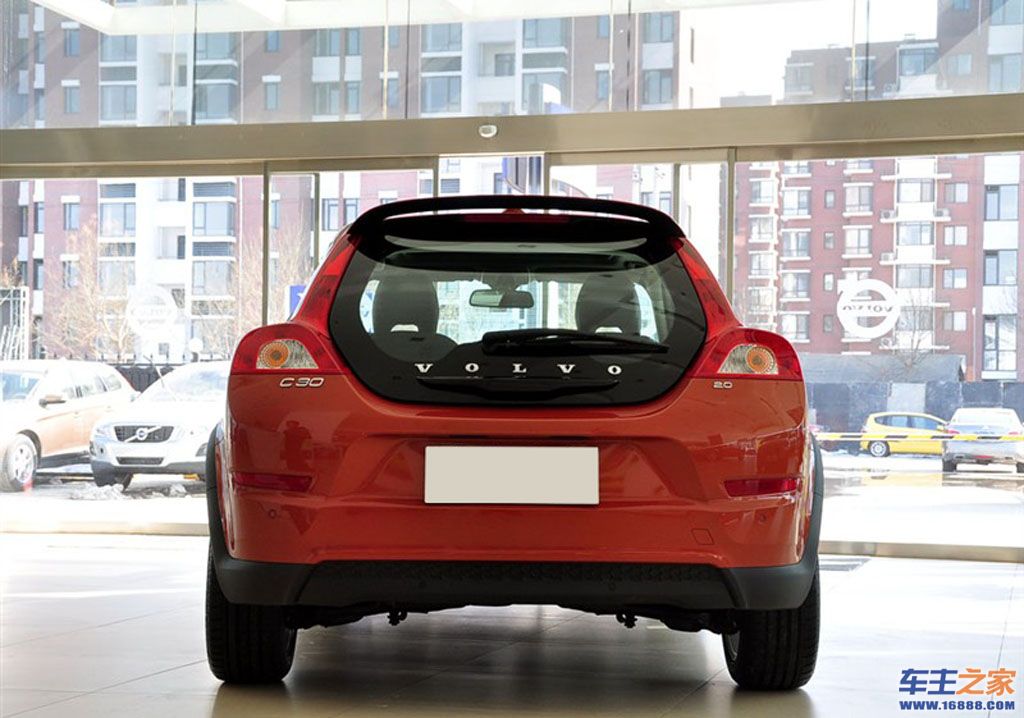 沃尔沃c30红色 沃尔沃c30正后方
