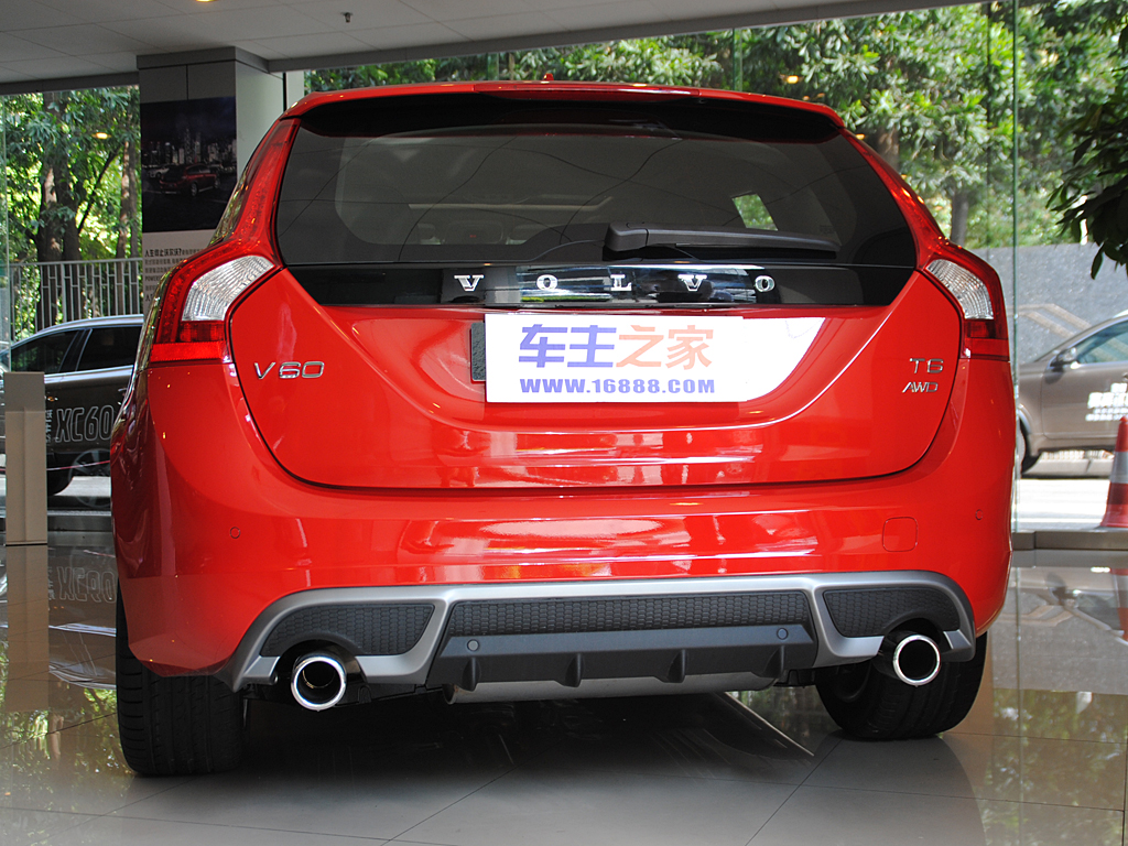 沃尔沃V60正后方