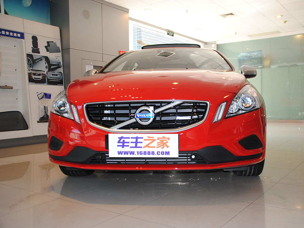 沃尔沃V60正前方