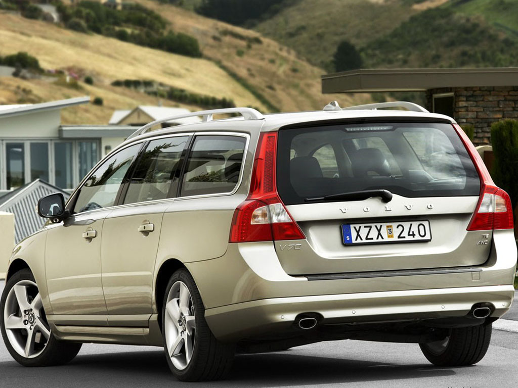 沃尔沃v70后侧正视