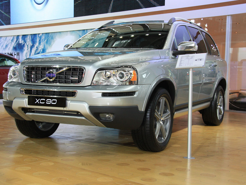 沃尔沃XC90右前45