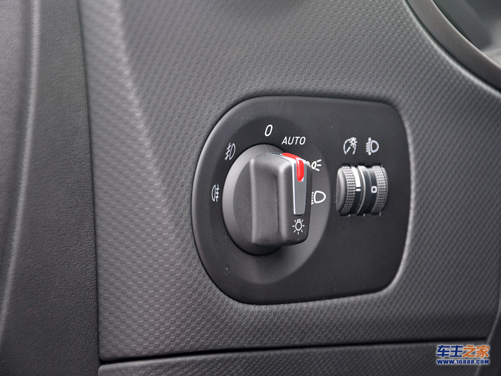 查看小图外观(36张)内饰(6/45张)其他(39张)-询最低价>>车系综述|参数