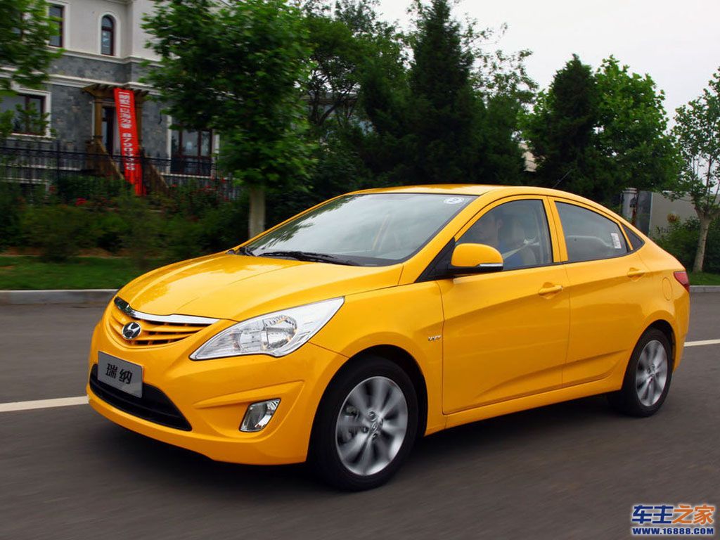 北京现代黄颜色的车型图片