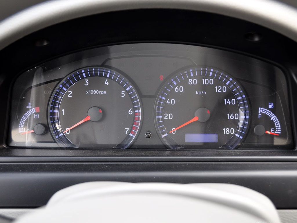 夏利n5室内灯保险在哪 夏利n5仪表灯保险在哪